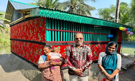 তারেক রহমানের পক্ষ থেকে বাগেরহাটে ভিক্ষক পরিবারকে টিনসেড ঘর উপহার
