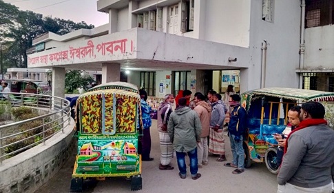 ঈশ্বরদীতে ট্রাক–মোটরসাইকেল সংঘর্ষে মেয়ে নিহত, বাবা গুরুতর আহত