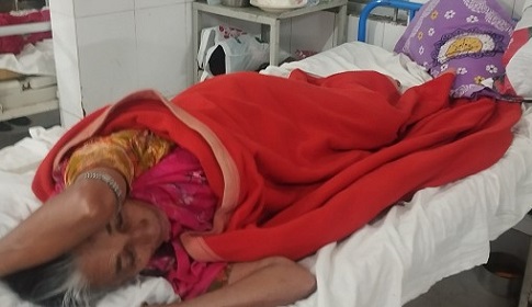 ছেলের কাছে পাওনা টাকা না পেয়ে বৃদ্ধা মায়ের ওপর হামলা, থানায় অভিযোগ