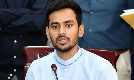 ঢাকা-১০ আসনে স্বতন্ত্র প্রার্থী হওয়ার ঘোষণা দিলেন আসিফ মাহমুদ