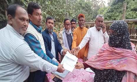 মহম্মদপুরে ন্যাশনাল লাইফ ইন্স্যুরেন্সের মৃত্যুদাবি চেক হস্তান্তর