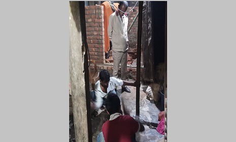 স্বাক্ষী নেই-দলিল নেই, দখলদারের শক্তিতে উত্তরাধিকারীরা বঞ্চিত