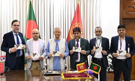 বিজয় দিবসের ডাকটিকিট অবমুক্ত করলেন প্রধান উপদেষ্টা