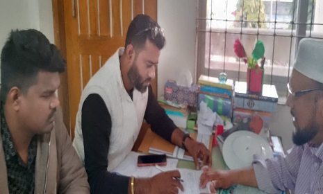 স্বতন্ত্র প্রার্থী হিসাবে মনোনয়ন ফরম নিয়েছেন জেলা বিএনপির সাবেক সভাপতি  এম.এইচ খান মঞ্জু