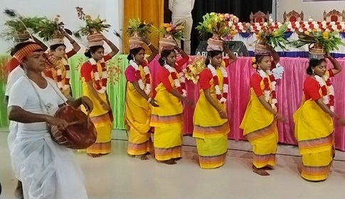 নাটোরে পৃষ্ঠপোষকতার অভাবে আদিবাসীরা সাংস্কৃতিক অধিকার হারাচ্ছে