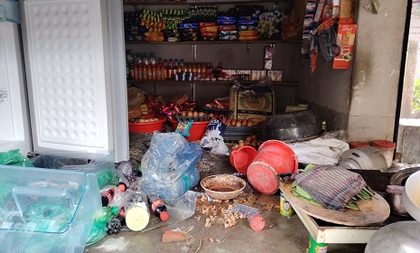 নড়াইলে প্রতিপক্ষের হামলায় আহত ৩, বাড়ি, দোকান ভাংচুর ও লুটপাট 