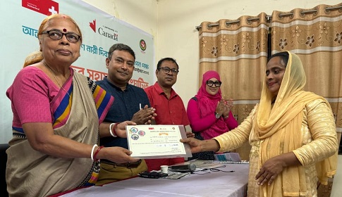 ময়মনসিংহ সদর উপজেলার ৬ ইউনিয়নের ১২ তৃণমূল নারীকে সম্মাননা প্রদান