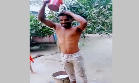 গোপালগঞ্জে স্ত্রীকে তালাক দিয়ে দুধ দিয়ে গোসল
