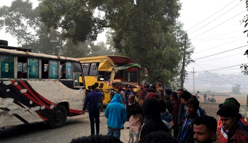 ঈশ্বরগঞ্জে দুই বাসের মুখোমুখি সংঘর্ষে আহত ১১