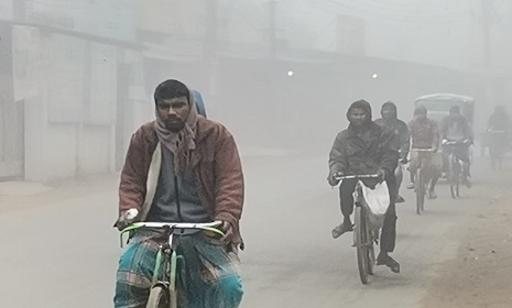 ‘ঠান্ডায় হাত-পা ককড়া লাগি আইছে বাপ’