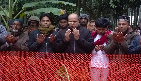 নড়াইলে কৃষকদল নেতার কবর জিয়ারত করলেন ধানের শীষ প্রার্থী ফরিদুজ্জামান ফরহাদ 