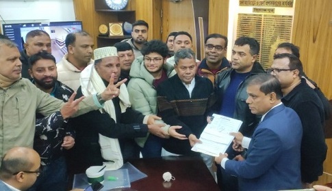 খালেদা জিয়ার বিকল্প হিসেবে সৈয়দ জাহাঙ্গীর আলমের মনোনয়নপত্র দাখিল 