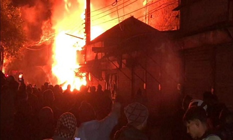 গোয়ালন্দ বাজারে ভয়াবহ অগ্নিকাণ্ডে কয়েক কোটি টাকার ক্ষয়ক্ষতি 