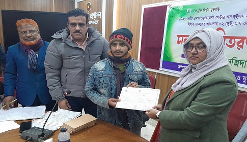 ঈশ্বরগঞ্জে কম্পিউটার প্রশিক্ষণের সনদপত্র বিতরণ