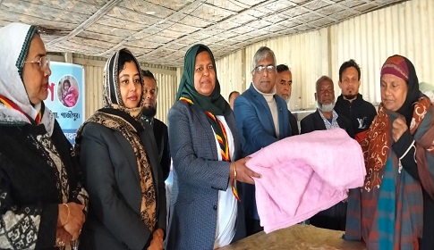 কাপাসিয়ায় গার্লস গাইডের উদ্যোগে হতদরিদ্রদের মাঝে শীতবস্ত্র বিতরণ 