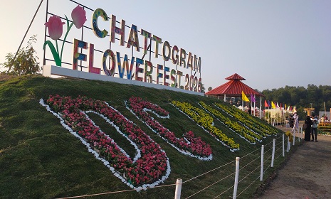 ১৪০ প্রজাতির ফুলে সাজছে ডিসি পার্ক, উৎসব শুরু শুক্রবার