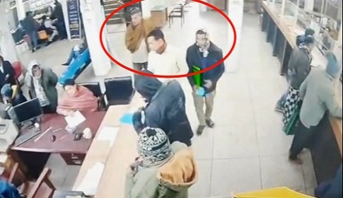 ব্যাংকের ভেতর থেকে খোয়া গেলো ব্যবসায়ীর টাকা