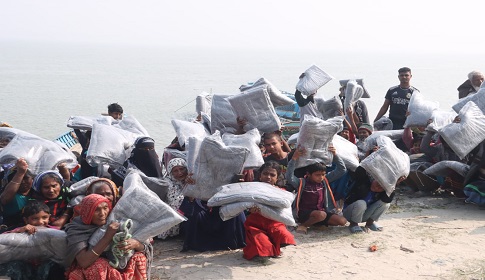 ‘আইজ এই কম্বল পাইয়া মনে অইছে রাইতে ঘুমডা আরামের হবেনে’