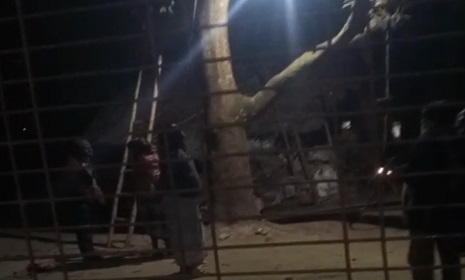 কালিগঞ্জের চম্পাফুলে সুনীল মণ্ডলের পরিবারের অবরুদ্ধ দশা থেকে মুক্তি মেলেনি