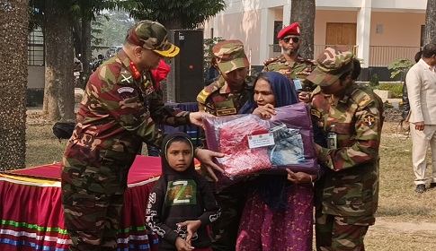 টাঙ্গাইলের মধুপুরে সেনাবাহিনীর শীতবস্ত্র বিতরণ