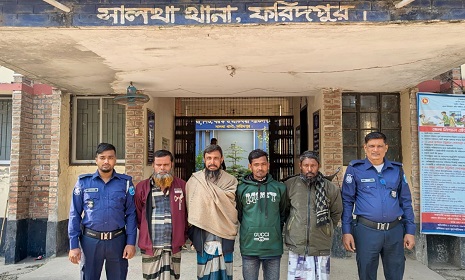 সালথায় পুলিশের বিশেষ অভিযানে ৪ জুয়াড়ী আটক 