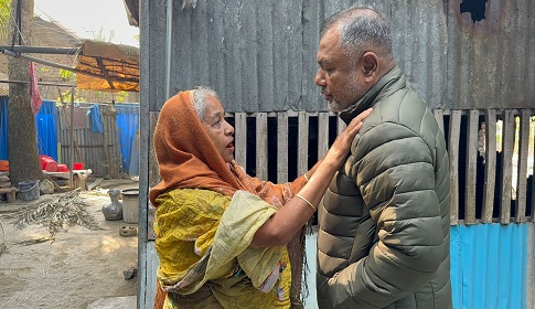 টুঙ্গিপাড়ায় এসএম জিলানীর গণসংযোগ ও কুশল বিনিময়