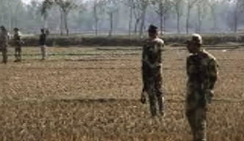 রৌমারী সীমান্তে গুলির পর যুবককে ধরে নিয়ে গেছে বিএসএফ