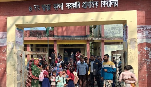 গোপালগঞ্জে সহকারি শিক্ষকের বদলীর দাবিতে প্রাথমিক বিদ্যালয়ে ক্লাস হয়নি 