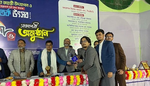 ত্রয়োদশ সূর্য সেন স্মারক বিতর্ক উৎসবে ইউআইইউ রানার্স আপ