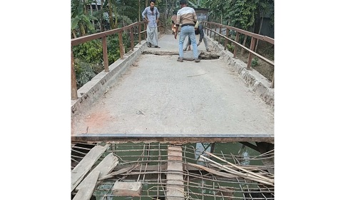 পটুয়াখালীর উত্তর বাউফলে ঝুঁকিপূর্ণ ব্রীজ, দুর্ভোগে সাধারণ মানুষ  