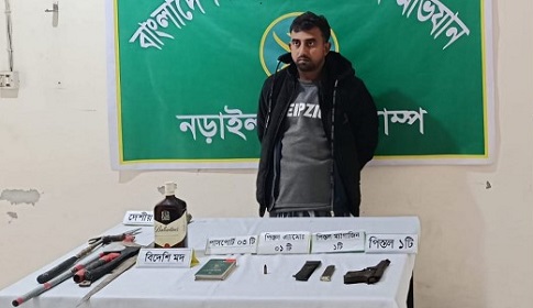 নড়াইলে বিদেশি পিস্তল-গুলিসহ প্রবাসী যুবক গ্রেফতার