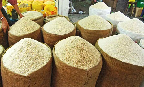 ঊর্ধ্বগতি রোধে ২ লাখ টন চাল আমদানির অনুমতি পাচ্ছে ২৩২ প্রতিষ্ঠান