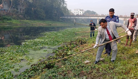 নবগঙ্গা নদীতে পরিচ্ছন্নতা অভিযান