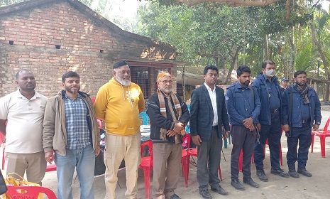 অতিরিক্ত জেলা প্রশাসকের গঠিত বিশেষ টিম সরেজমিনে সুনীল মণ্ডলের বাড়িতে 