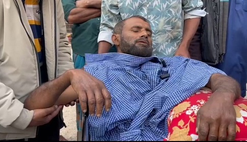 স্বতন্ত্র প্রার্থীর নির্বাচনী সভায় যাওয়ার পথে প্রতিপক্ষের হামলায় আহত ৩