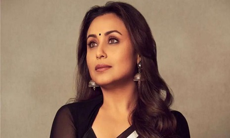 কণ্ঠস্বর নিয়ে কটাক্ষ, প্রকাশ্যে আবেগে ভেঙে পড়লেন রানি