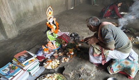 উৎসবমুখর পরিবেশে সোনাতলায় সরস্বতী পূজা 