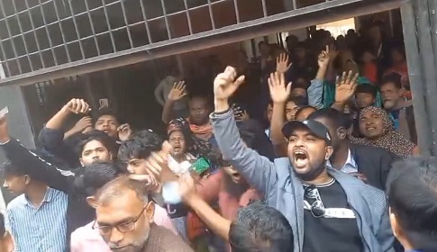 আদালত চত্ত্বরে ‘জয় বাংলা’ শ্লোগান দেওয়া ৫ যুবক গ্রেফতার