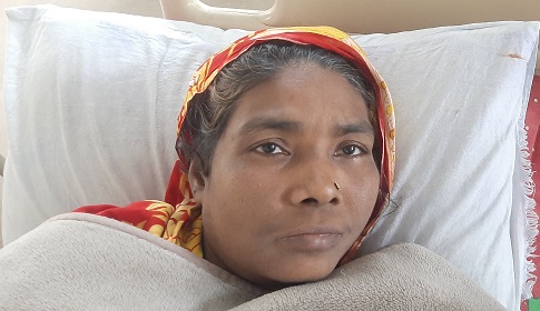 অপরাগতা প্রকাশ করায় একই পরিবারের তিনজনকে পিটিয়ে জখম, বাড়িঘর ভাঙচুর লুটপাট