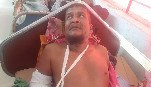 একই পরিবারের আটজনকে পিটিয়ে ও কুপিয়ে জখম, লুটপাট শেষে বাড়িঘর ভাঙচুর