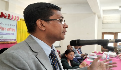 ‘সাহস ও নিরপেক্ষতার সহিত কাজ করতে হবে, ব্যত্যয় ঘটলেই শাস্তি’