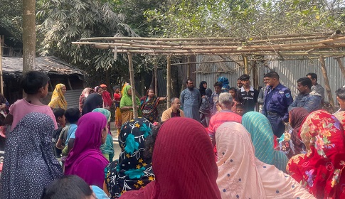 নিজের পেটে নিজেই ছুরি মেরে আত্মহত্যা করলেন যুবক