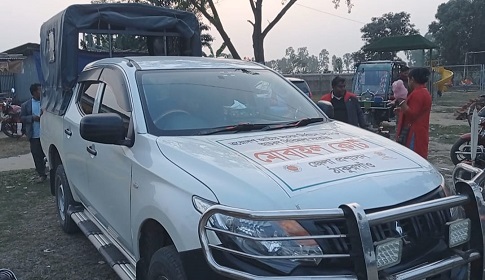 পরিবার নিয়ে রামরায় পার্কে রাণীশংকৈল এসিল‌্যান্ডের গাড়ী, দর্শনার্থীদের সমালোচনা