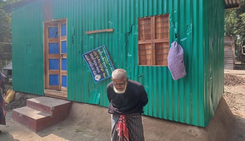 তারেক রহমানের উপহারপ্রাপ্ত রাজবাড়ীর অন্ধ গফুর মল্লিকের বাড়িতে হামলা লুটপাট