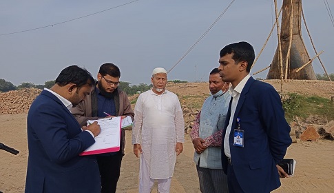 পাংশায় টিনের চিমনি ভেঙে ভাটার মালিককে জরিমানা 