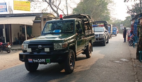 শান্তি-শৃঙ্খলা রক্ষায় সালথায় সেনাবাহিনীর টহল জোরদার