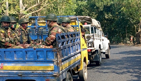 ভাড়া গাড়িতে টহল জোরদার করেছে সেনাবাহিনী 