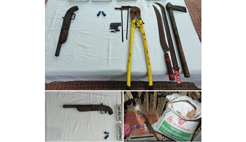 মুন্সীগঞ্জে আগ্নেয়াস্ত্র, গোলাবারুদ ও দেশীয় অস্ত্র উদ্ধার