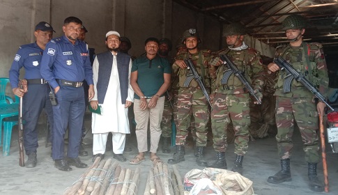 বিএনপি কর্মীর দোকান ঘর থেকে লাঠি ও ইটপাটকেল উদ্ধার, ১০ দিনের জেল