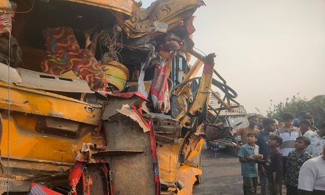 ভাঙ্গায় বাস-ট্রাকের মুখোমুখি সংঘর্ষে আহত ১৭